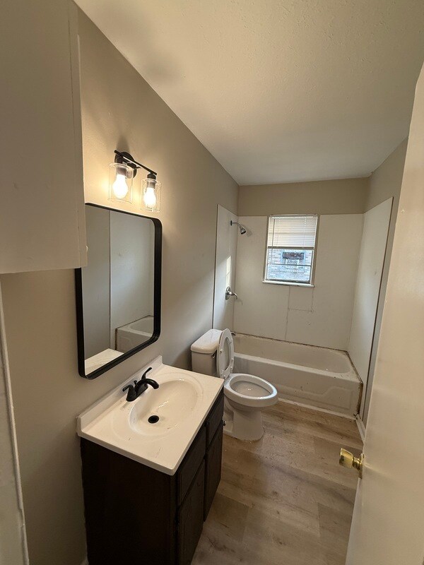 Foto del edificio - 1108 Railroad St