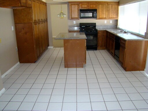 Foto del edificio - 14534 King Canyon Rd
