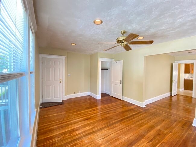 Foto del edificio - 39 Davis Rd