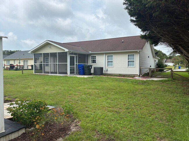 Foto del edificio - 3 Bed 2 Bath Newport Home Available now