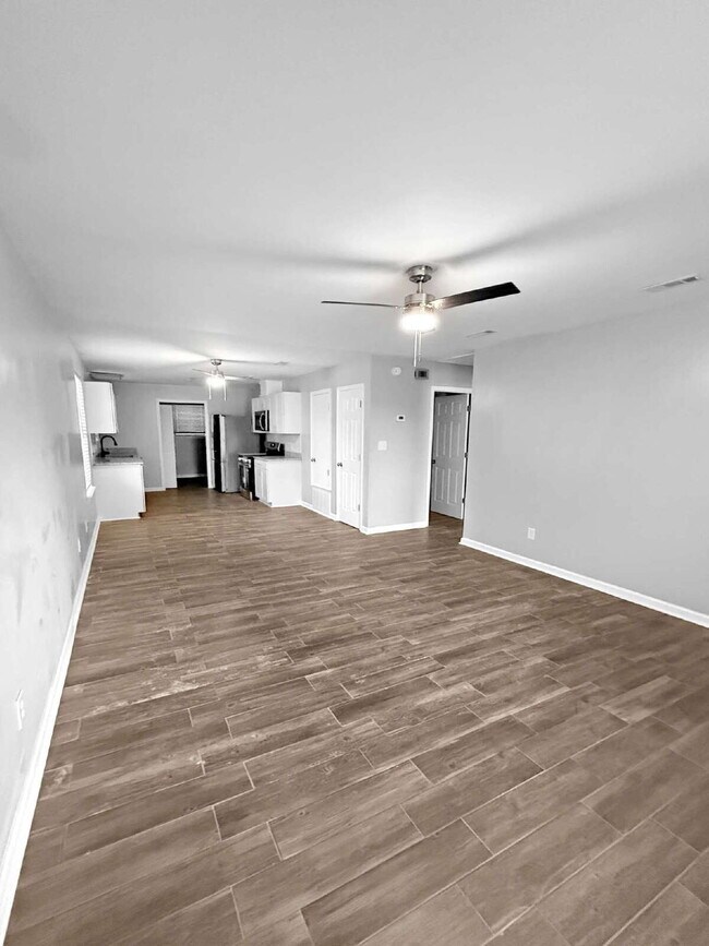 Foto del edificio - Luxury Fully Renovated 2-Bedroom with Brand-New Finishes – Minutes from Cordova Mall and NAS Pens...