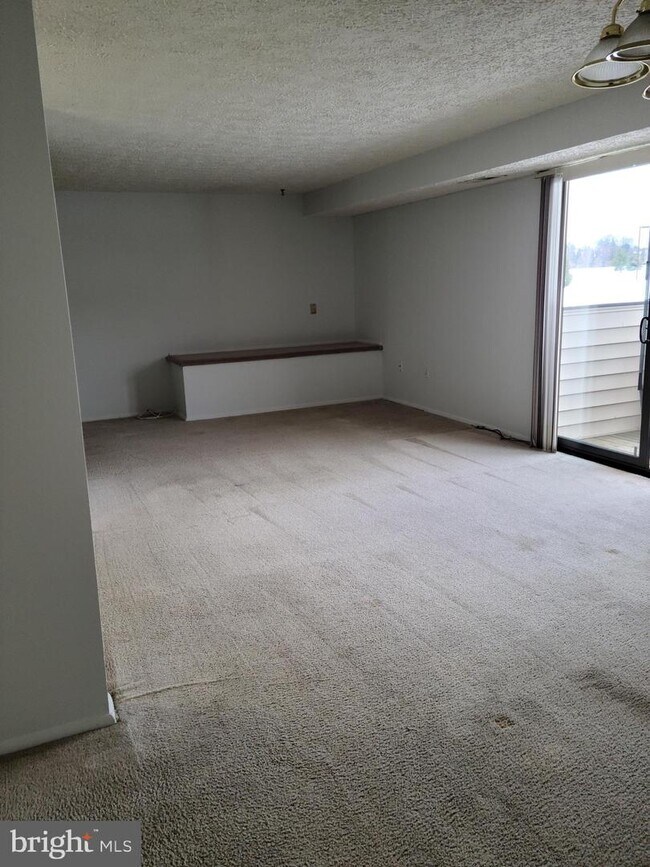 Building Photo - 500 Heather Ridge Dr