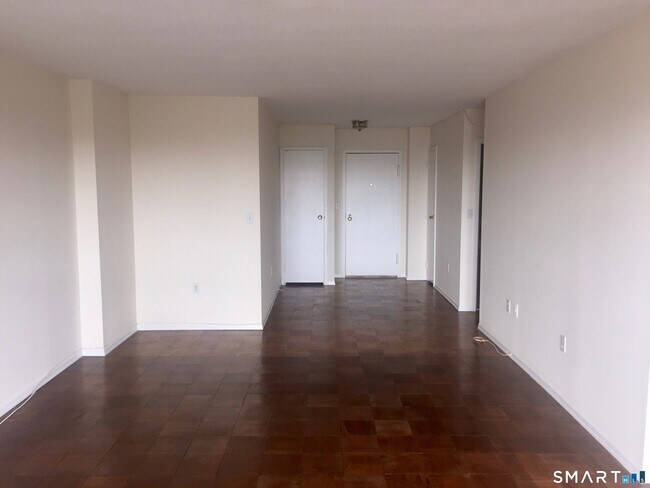 Foto del edificio - 1 Strawberry Hill Ct