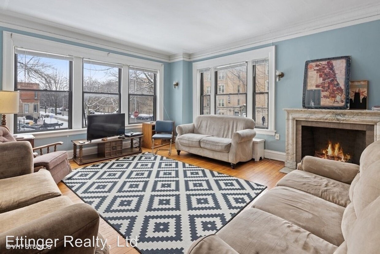 Primary Photo - 1347 E Hyde Park Blvd