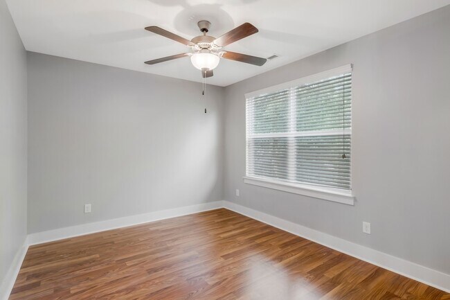 Foto del edificio - 5904A Carl Pl