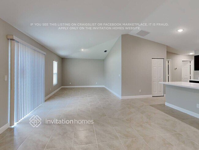Building Photo - 1029 SW Canary Terrace