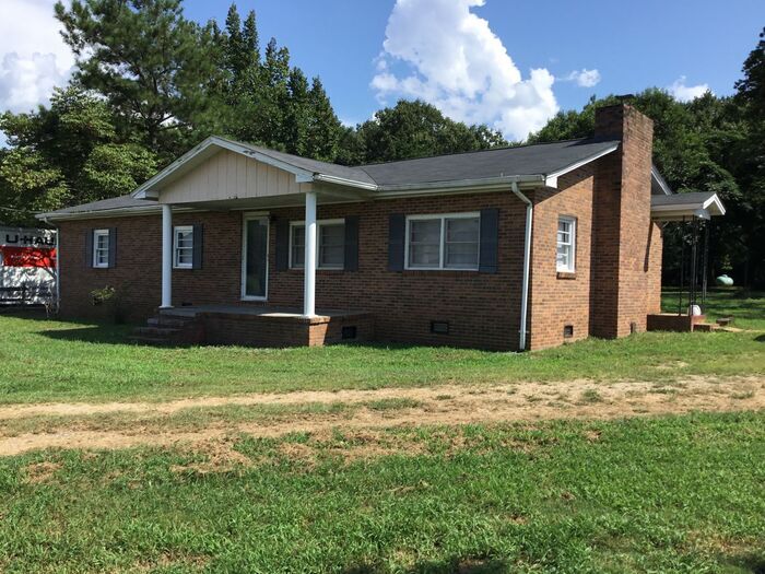 Three Bedroom Brick Home with Large Yard House Rental in York, SC