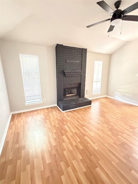 Foto del edificio - 7111 Feather Creek Dr