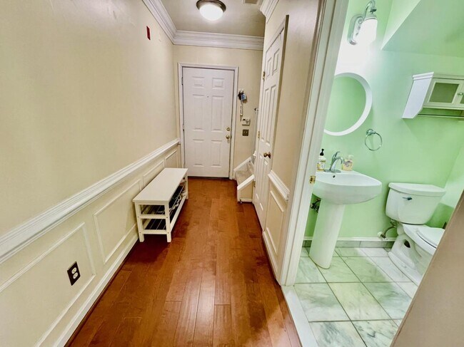 Building Photo - 7056 Falls Reach Dr