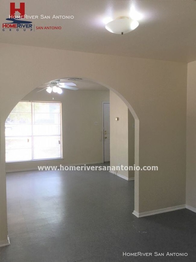 Foto del edificio - 2740 Woodbury Dr