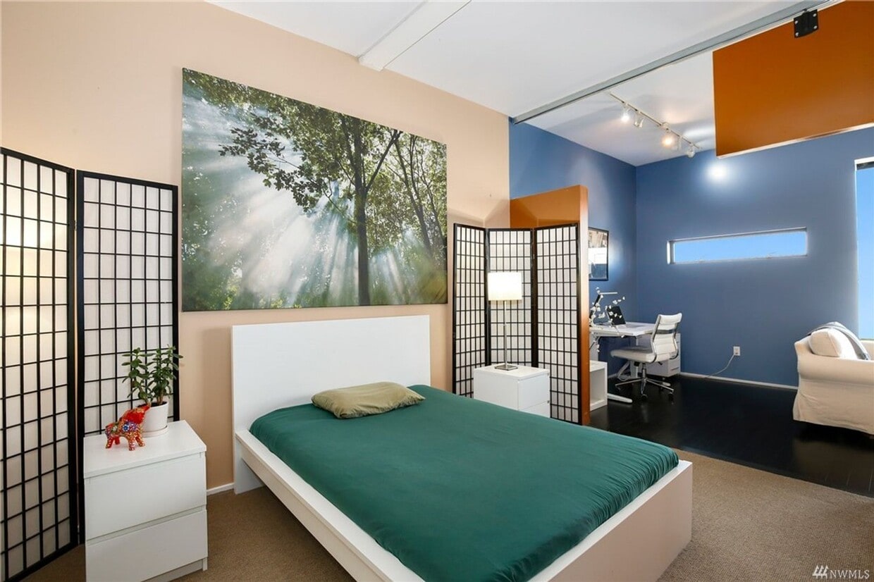 Primary Photo - Top floor 1bed/1bath, architectural , secu...