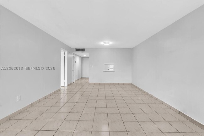 Foto del edificio - 1540 NE 191st St