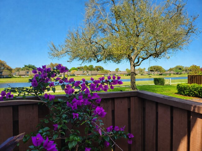 Foto del edificio - 6407 64th Way