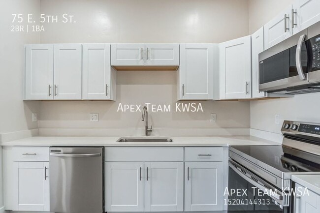 Building Photo - $1525- Gorgeous Newly Remodeled 2 Bed | 1 ...