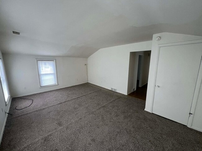 Building Photo - 62 E Main St