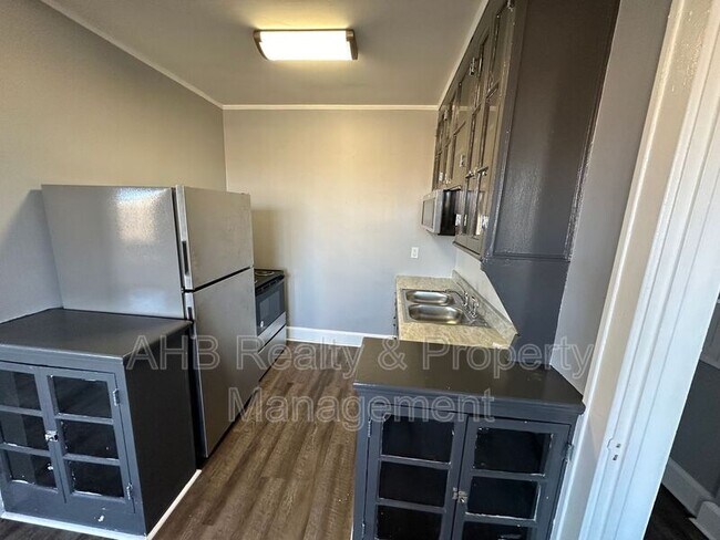 Foto del edificio - 265 E Morehead St