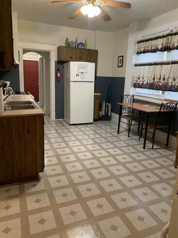 Building Photo - 721 St Anthony Ave