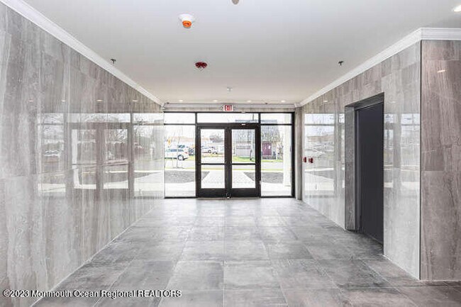 Building Photo - 509 Memorial Dr