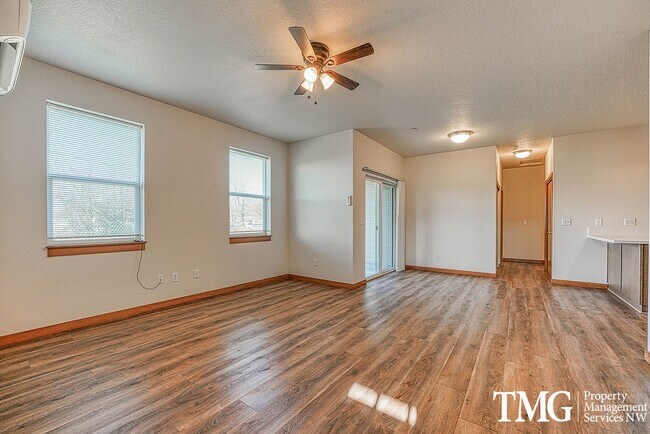 Foto del edificio - 3251 Lewis Ln