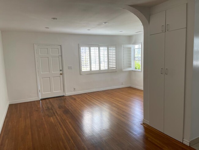 Living room - whole house is hardware floors - 839 N Orange Grove Ave