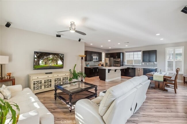 Building Photo - 123 Sparrow