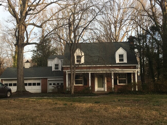 Building Photo - 131 Rosedale Cir