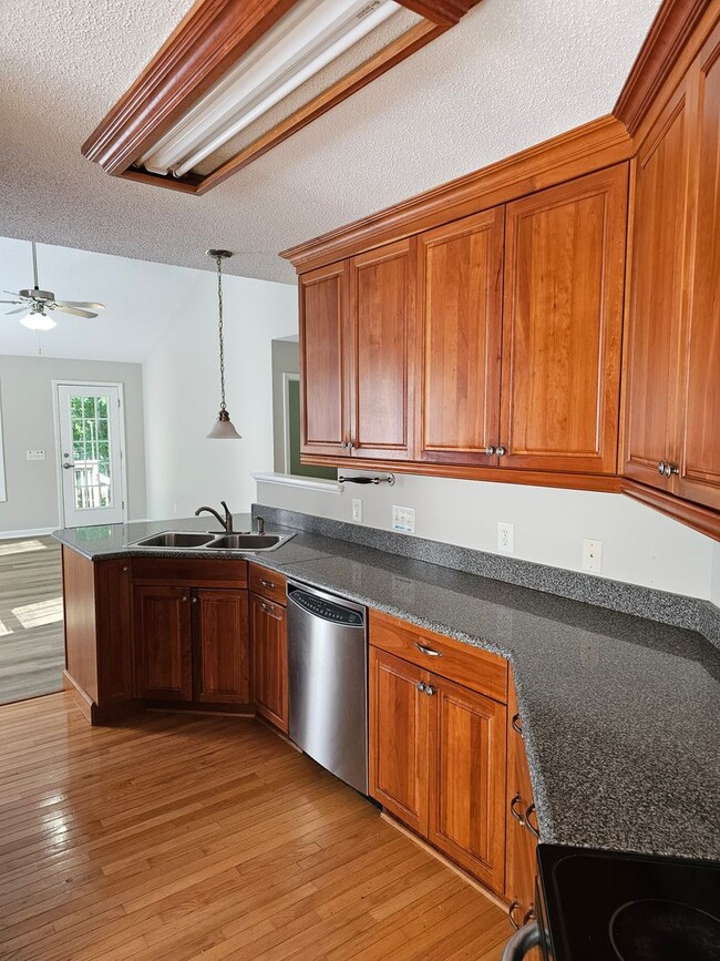 Building Photo - NEW LISTING!!!! Dont Miss Out