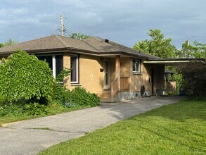 Building Photo - 549 Hillside St