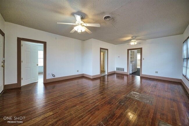 Building Photo - 1809 Sandefer St