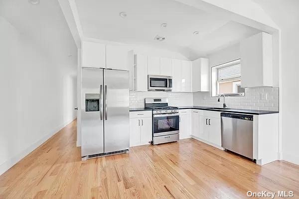 Building Photo - 1370 E 92nd St