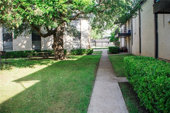 Building Photo - 2800 Sayles Blvd