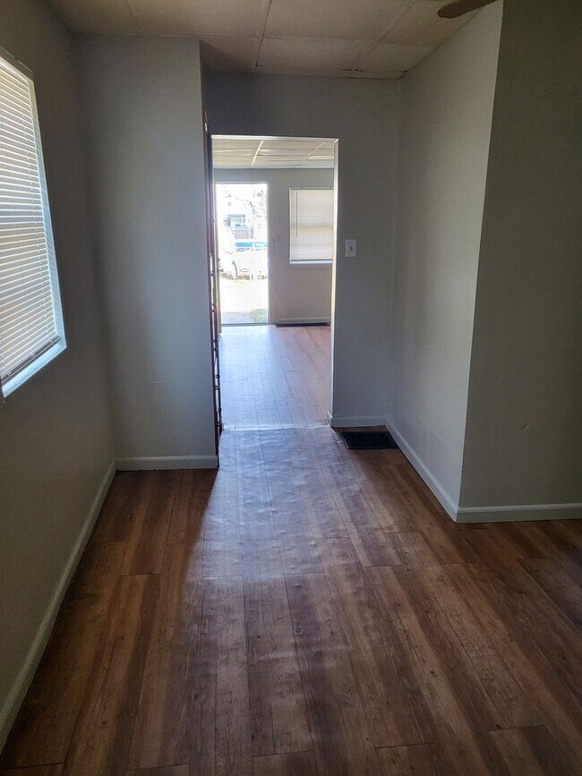 Foto del edificio - 1 bed house with washer dryer hook up