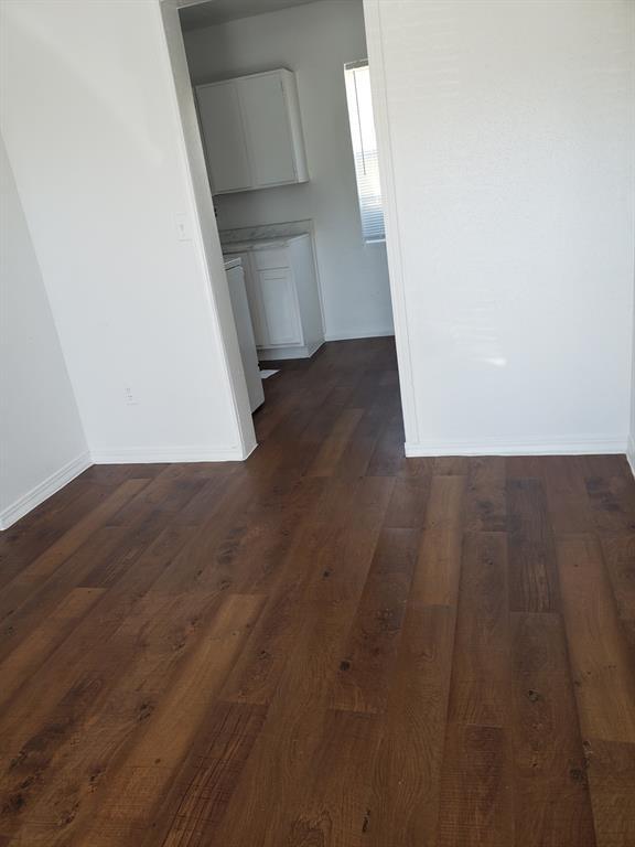 Foto del edificio - 1016 Miles St