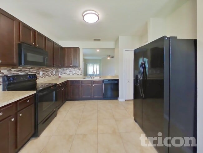 Building Photo - 518 Squires Grove Dr