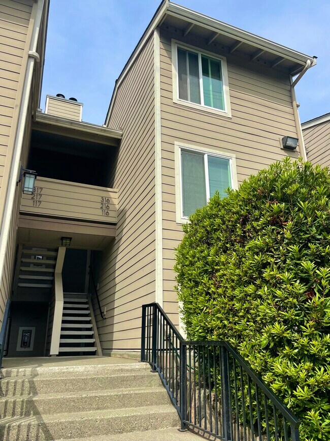 19853 25th Ave NE Unit 216, Shoreline, WA 98155 Condo for Rent in