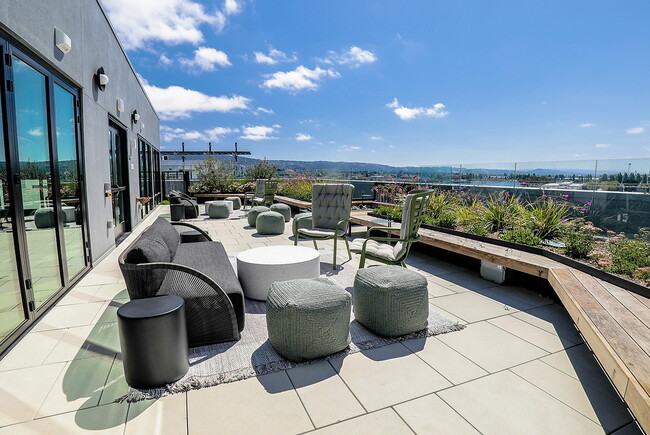 Building Photo - Artizan