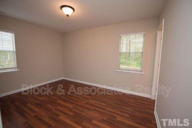 Building Photo - 2120 Collier Rd