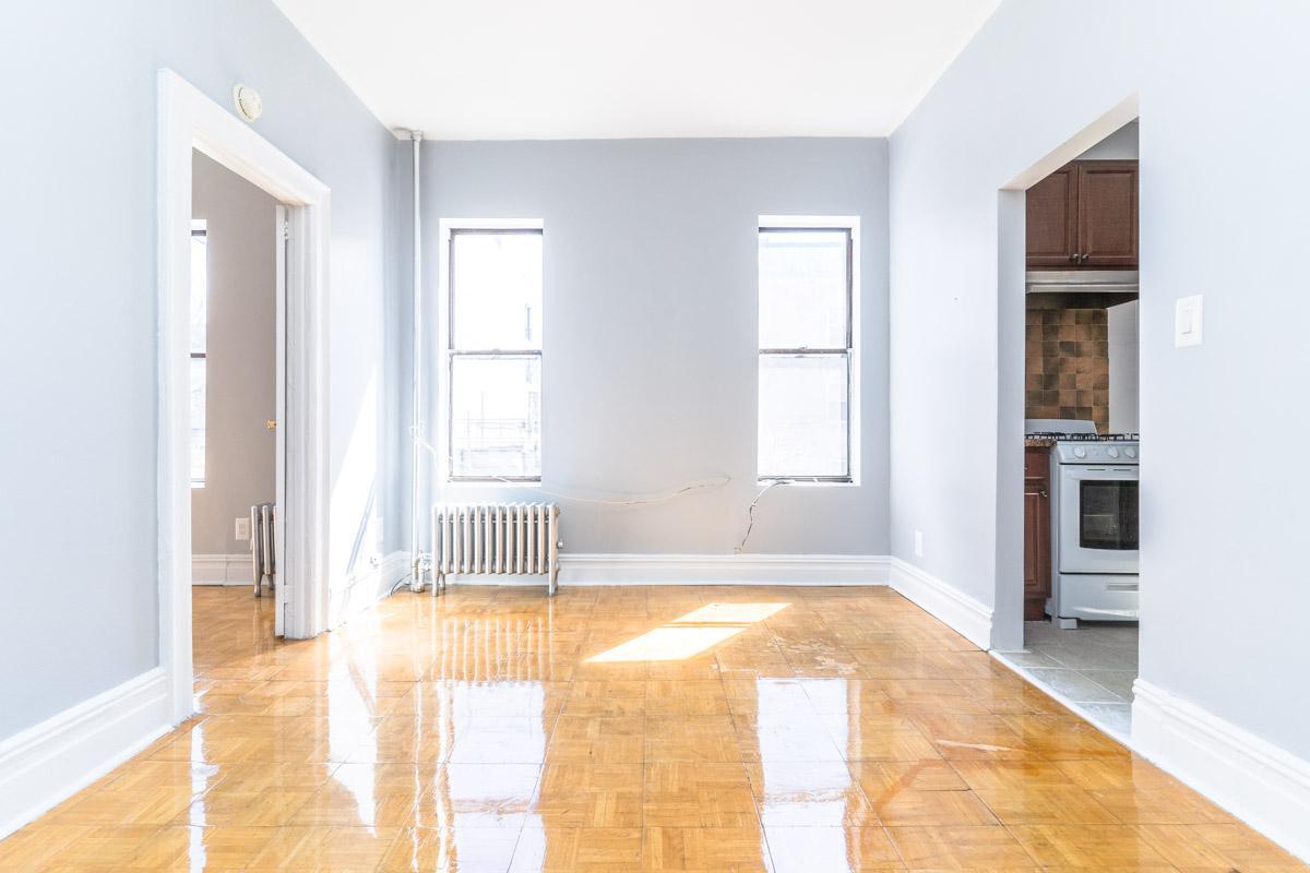 Primary Photo - 161 Utica Ave