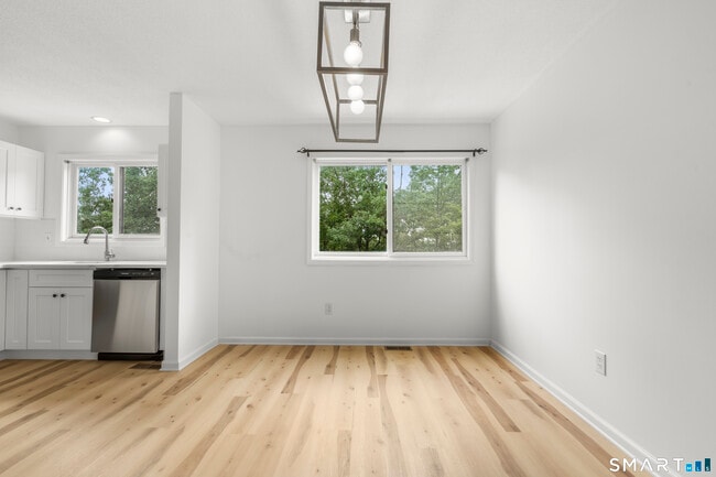 Building Photo - 27 Crows Nest Ln