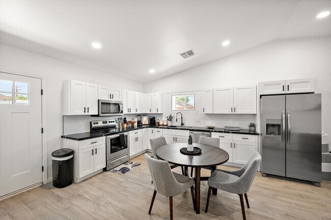Foto del edificio - 5148 N 22nd Ave