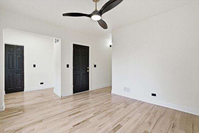 Building Photo - 5415 S Hoyne Ave