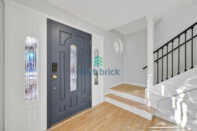 Building Photo - Stunning 5-Bedroom Home in Bellevue’s Top ...