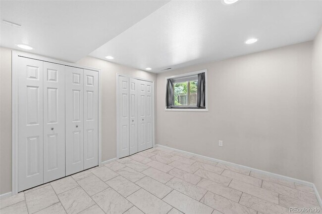 Building Photo - 5585 Escondido Dr