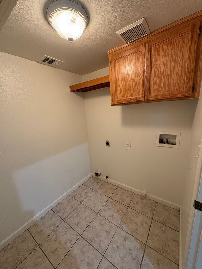 Foto del edificio - Beautiful home nestled in a Cul-de-Sac! Av...