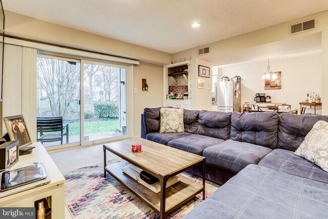 Building Photo - 7761 Inversham Dr