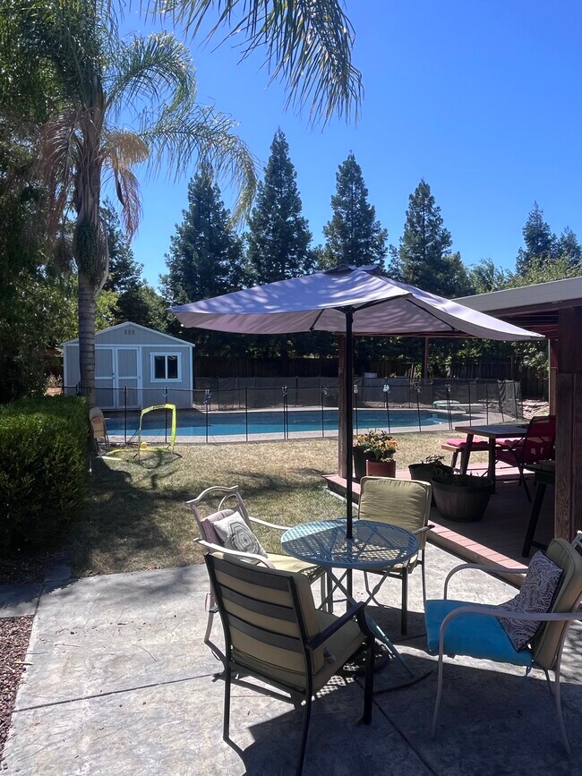 Foto del edificio - 3870 Greenway Dr