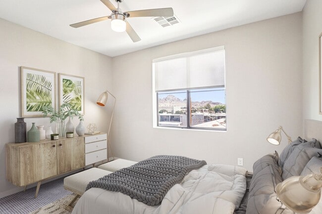 Interior Photo - Onyx North Central