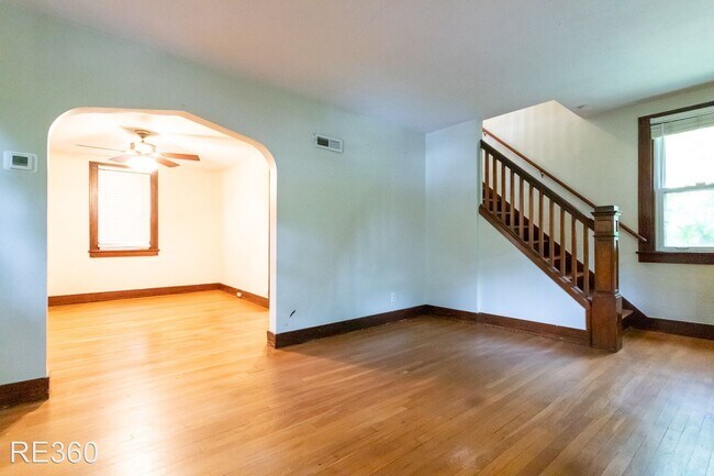 Building Photo - 3 br, 1 bath House - 1537 Dagmar St.  Beec...