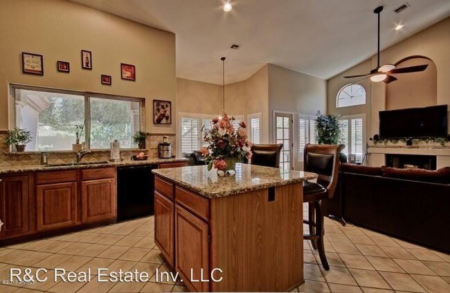Building Photo - 3359 E Mountain Vista Dr