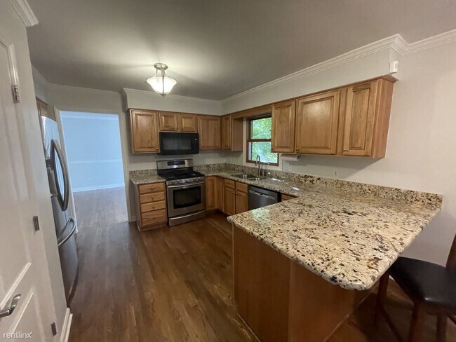 Building Photo - 5 br, 2.5 bath House - 3617 Carriage Dr